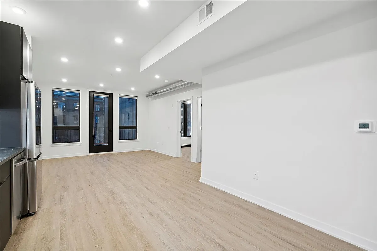Building Photo - 502 N 13th St #E21