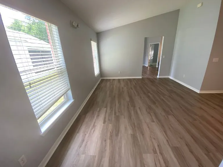 333 Scrub Jay Way — Photo 4