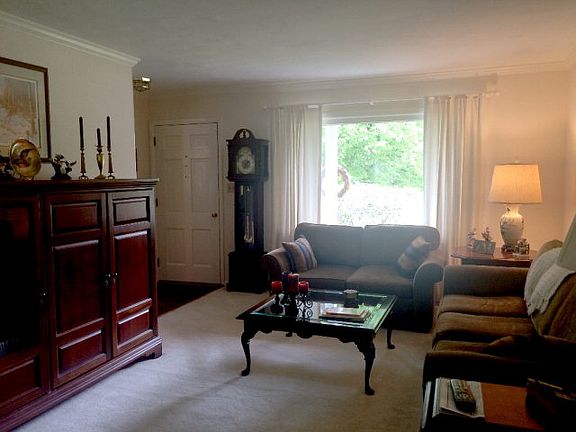 2nd image of 817 Hillcrest Dr