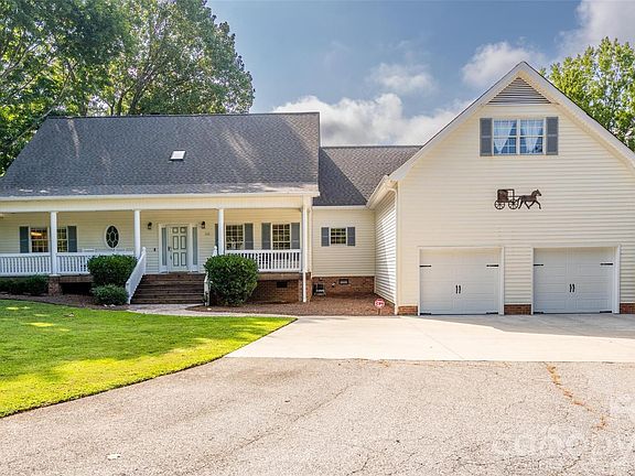 2nd image of 111 Leesburg Ln