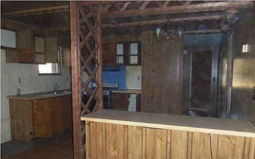 4th image of 205 Barker St