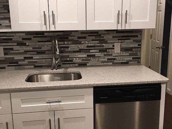Modern white shaker kitchen cabinets