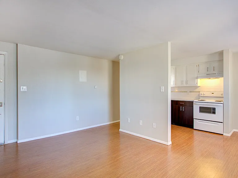 Topaz Apartments — Photo 50