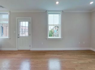 191 Porter St #6R, Boston, MA 02128