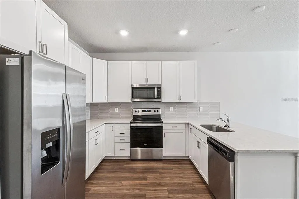 4 bed, 2.5 bath, 1809 sqft, $3,200 — Photo 4