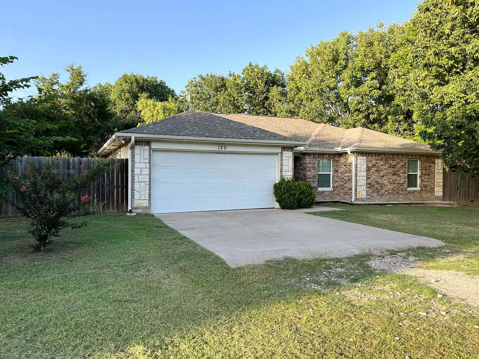3 bed, 1469 sqft, $1,850 — Photo 2