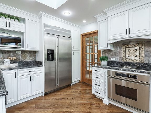 3rd image of 1611 Ainsley Ln