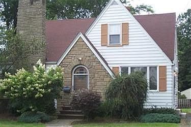 2nd image of 1757 Hollywood St NE