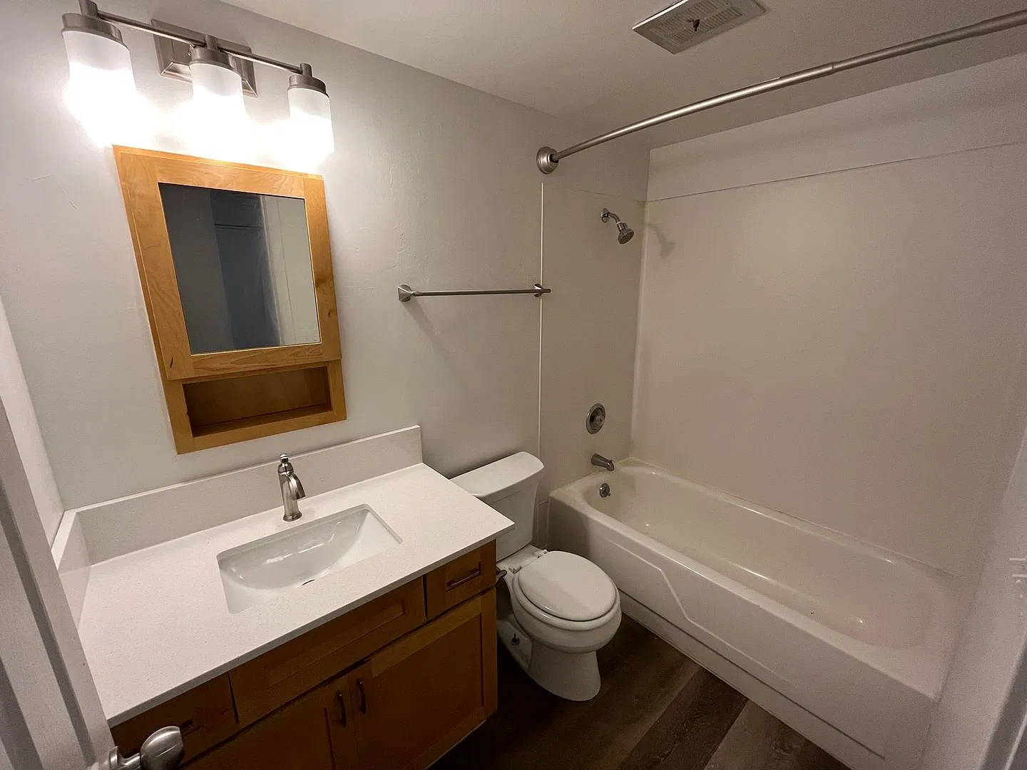 Vuemont - Renovated Modern Apartments - Renton — Photo 2