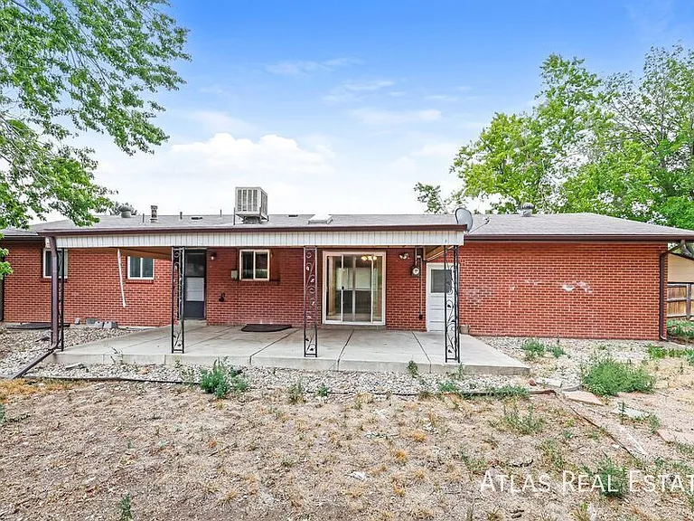 525 Kendall Ct — Photo 15