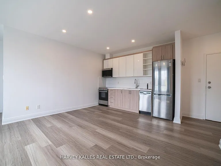 409 College St #6 — Photo 5