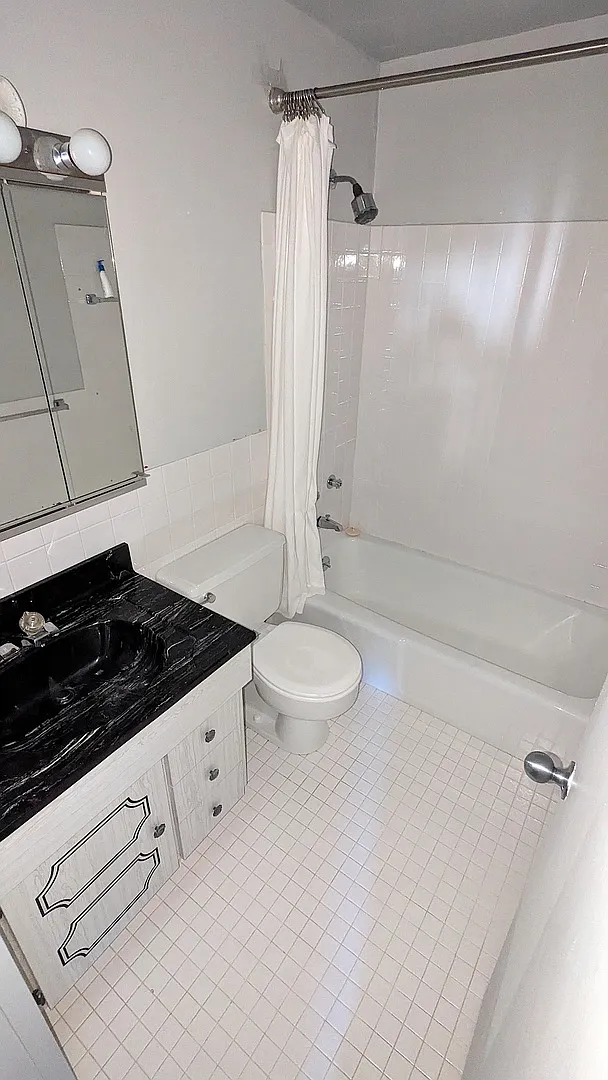 Studio, 580 sqft, $1,700 — Photo 4