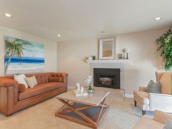 3rd image of 211 Seaside Dr