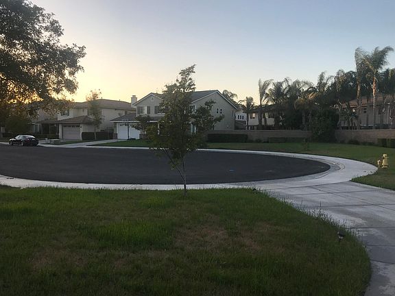 Swimming pool & hot tub ; See Home Video at: https://youtu.b