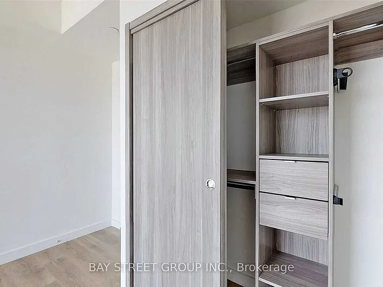 95 McMahon Dr #1212 — Photo 31