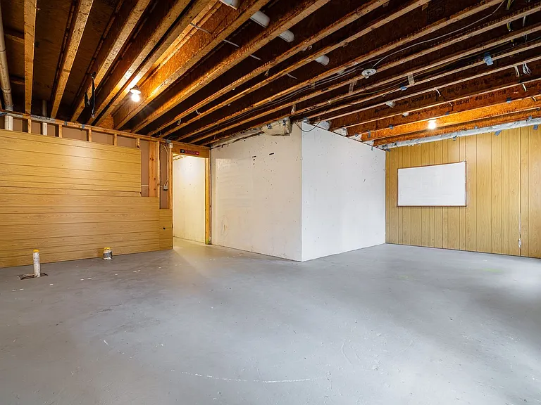 427 Red Coat Ln — Photo 18