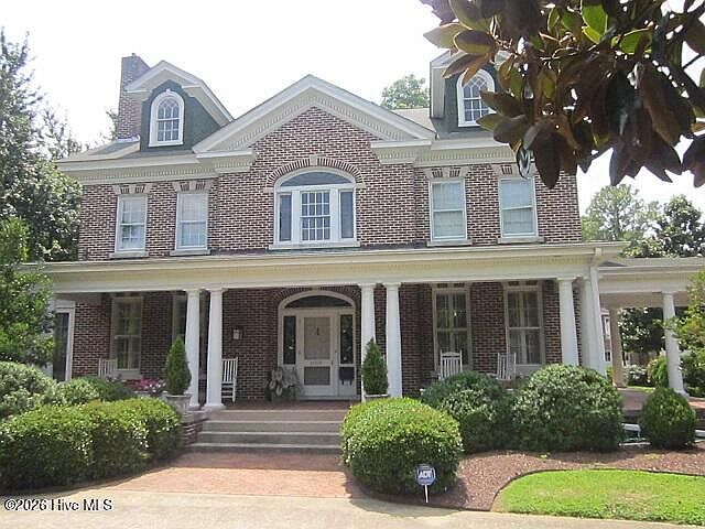 1st image of 1105 Nash Street N