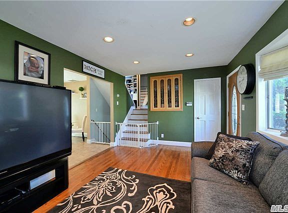 3rd image of 225 East Dr