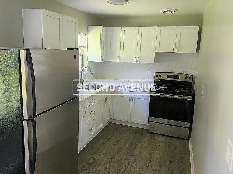 3015 Lansdell Dr — Photo 2