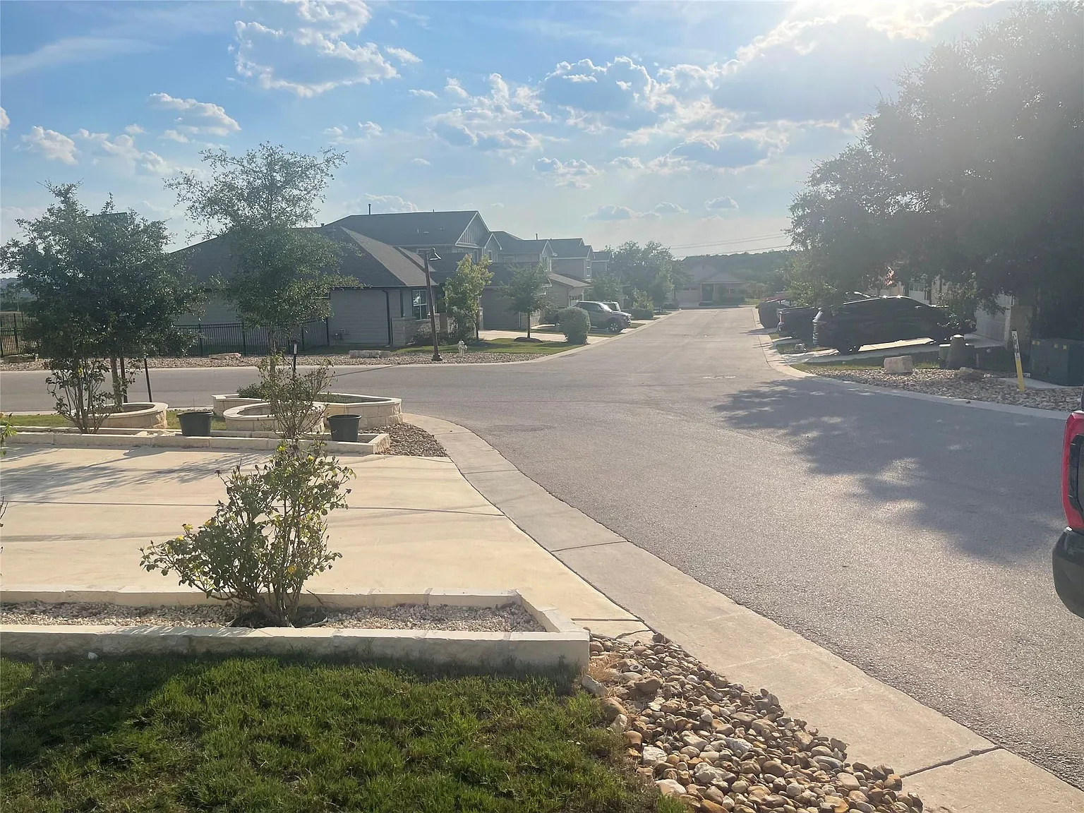 4 bed, 2.0 bath, 1853 sqft, $2,350 — Photo 3