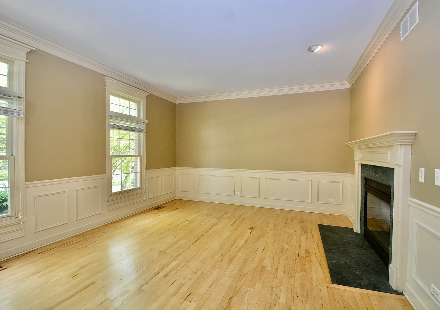 3 bed, 3.5 bath, 3000 sqft, $3,950 — Photo 3