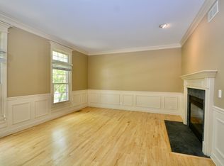 617 S Main St, Naperville, IL 60540