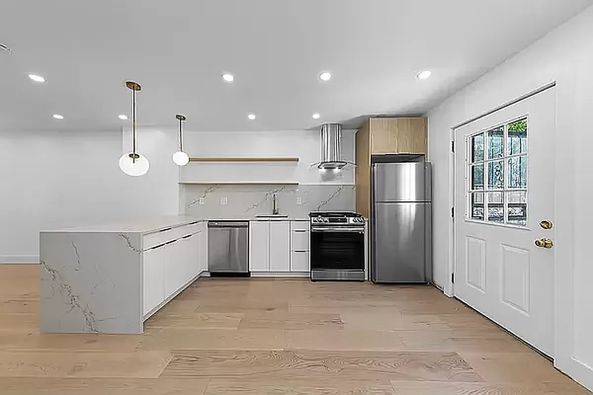 227 Hart Street — Photo 2