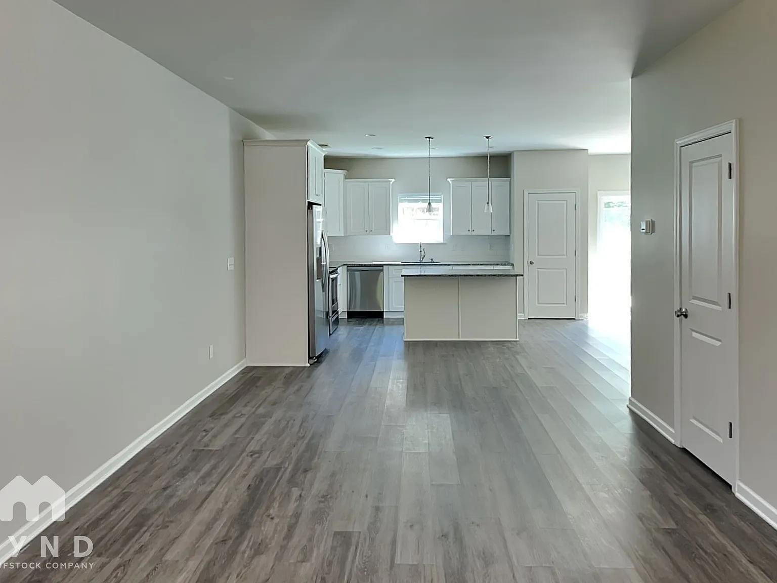 4 bed, 2.5 bath, 1865 sqft, $2,199 — Photo 3