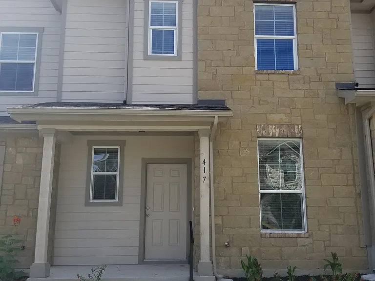 417 Crater Lake Dr — Photo 2