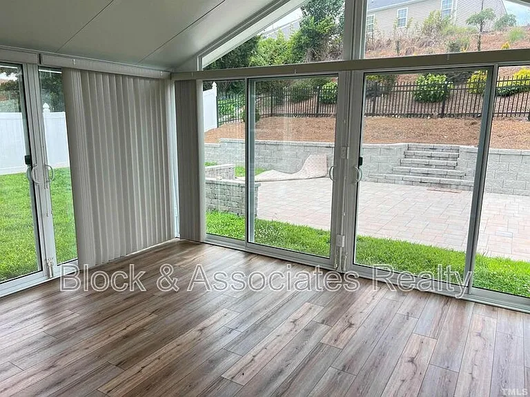 5013 Marathon Ln — Photo 11