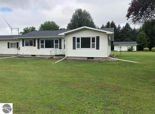 11011 N Alger Rd, Alma, MI 48801