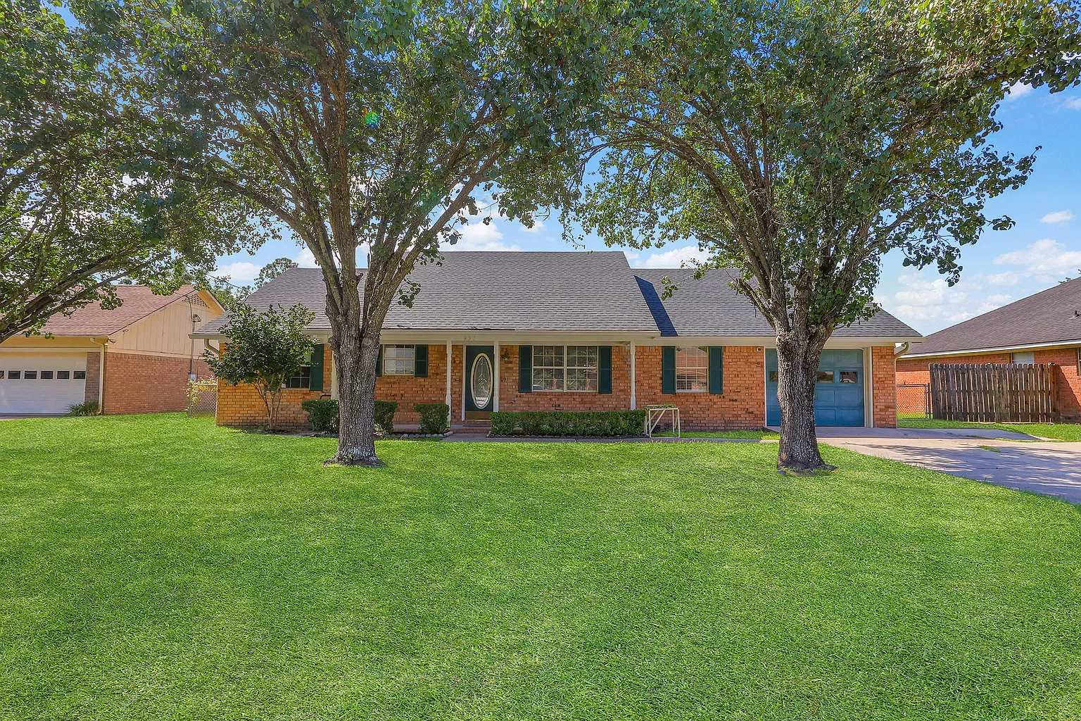 951 Wedgewood Way exterior