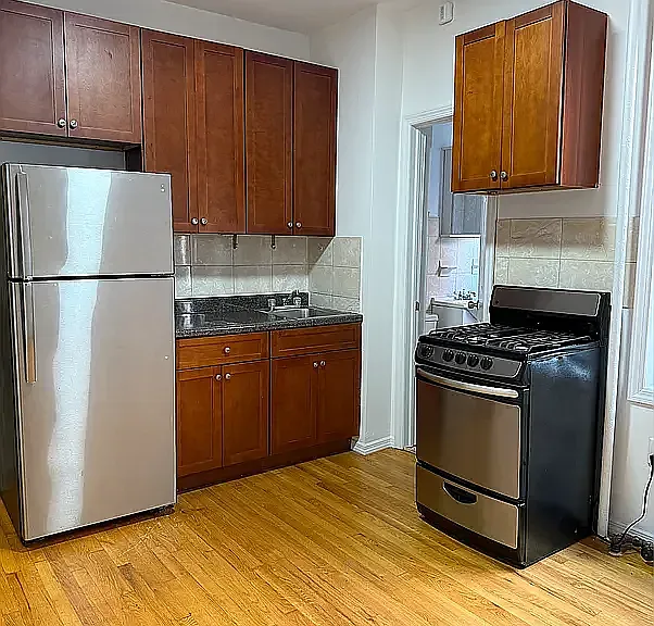 32-26 41st St #4A — Photo 1