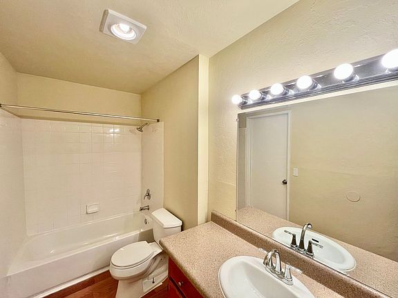 4th image of 1404 38th St