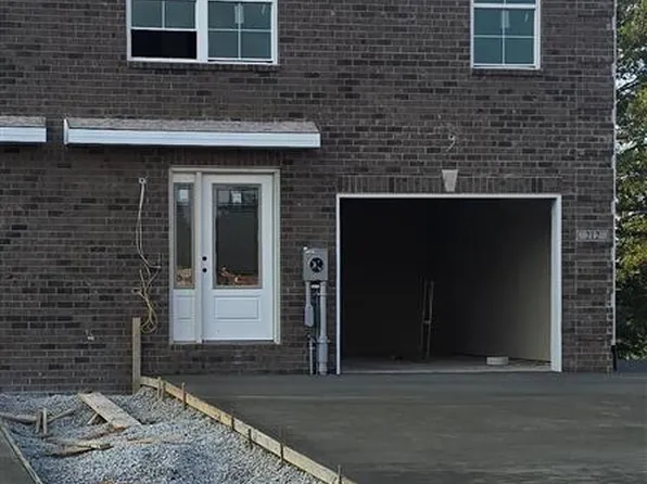 212 Dixon Cir, Vine Grove, KY 40175