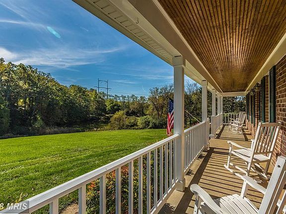 Front Porch overlooking Park Lake w/HWD Ceiliing