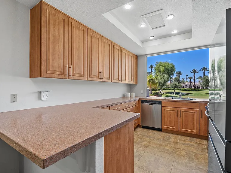 48 Pebble Beach Dr — Photo 10