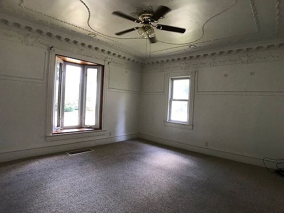 2nd image of 113 W Dewey St