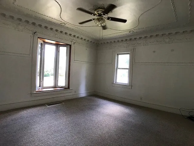 113 W Dewey St — Photo 2