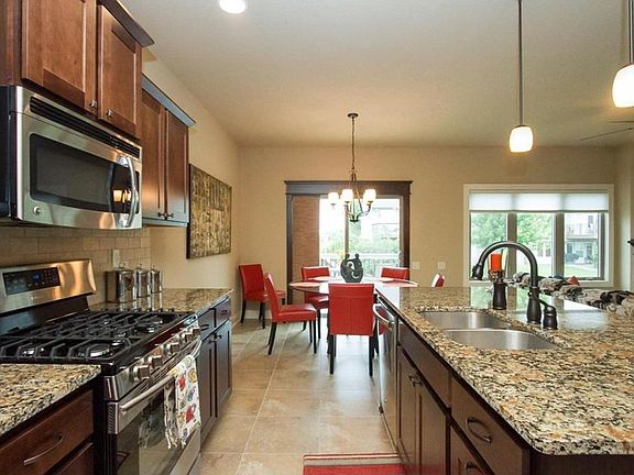 5th image of 414 NE Pinehurst Cir