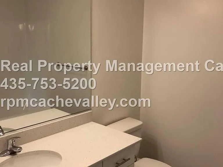 163 E 550 N #A301 — Photo 18