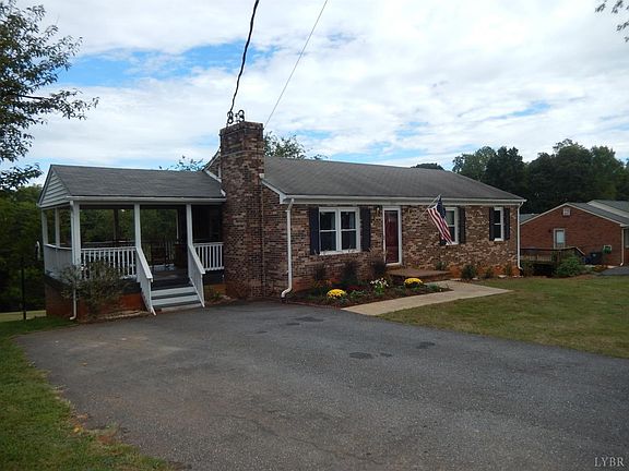 3rd image of 207 Maple Hills Dr