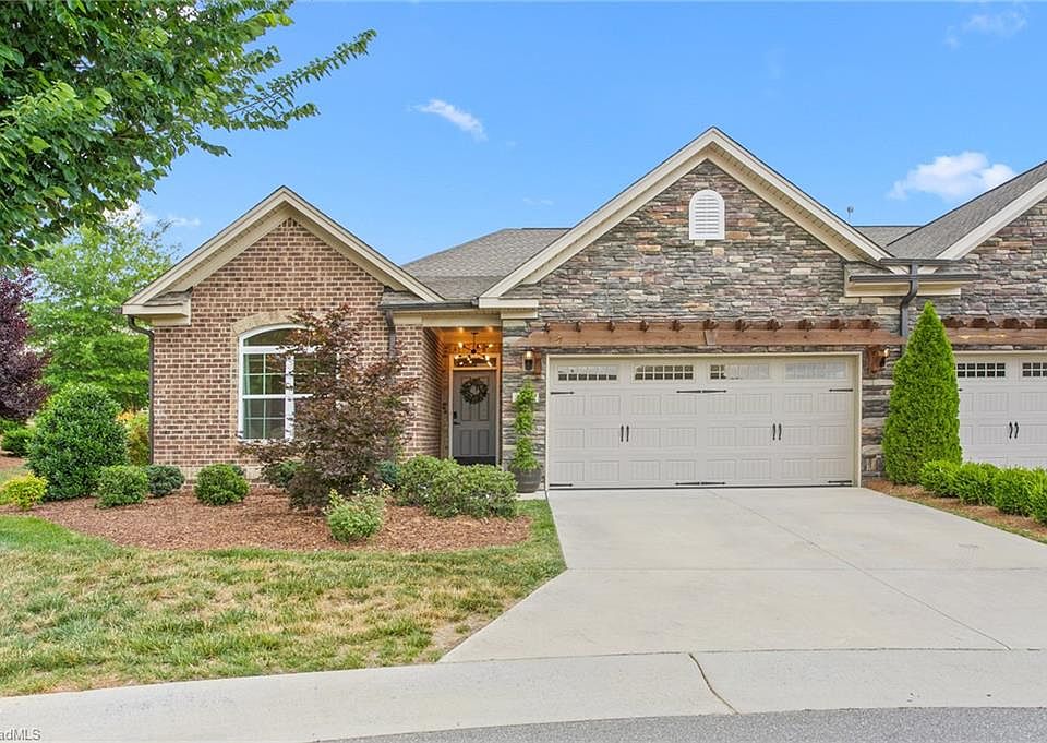 1st image of 185 Balmoral Ct