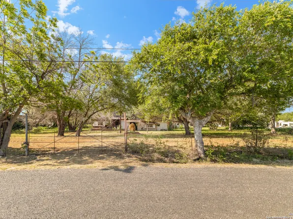 601 County Road 6610 LOT 22, Devine, TX 78016