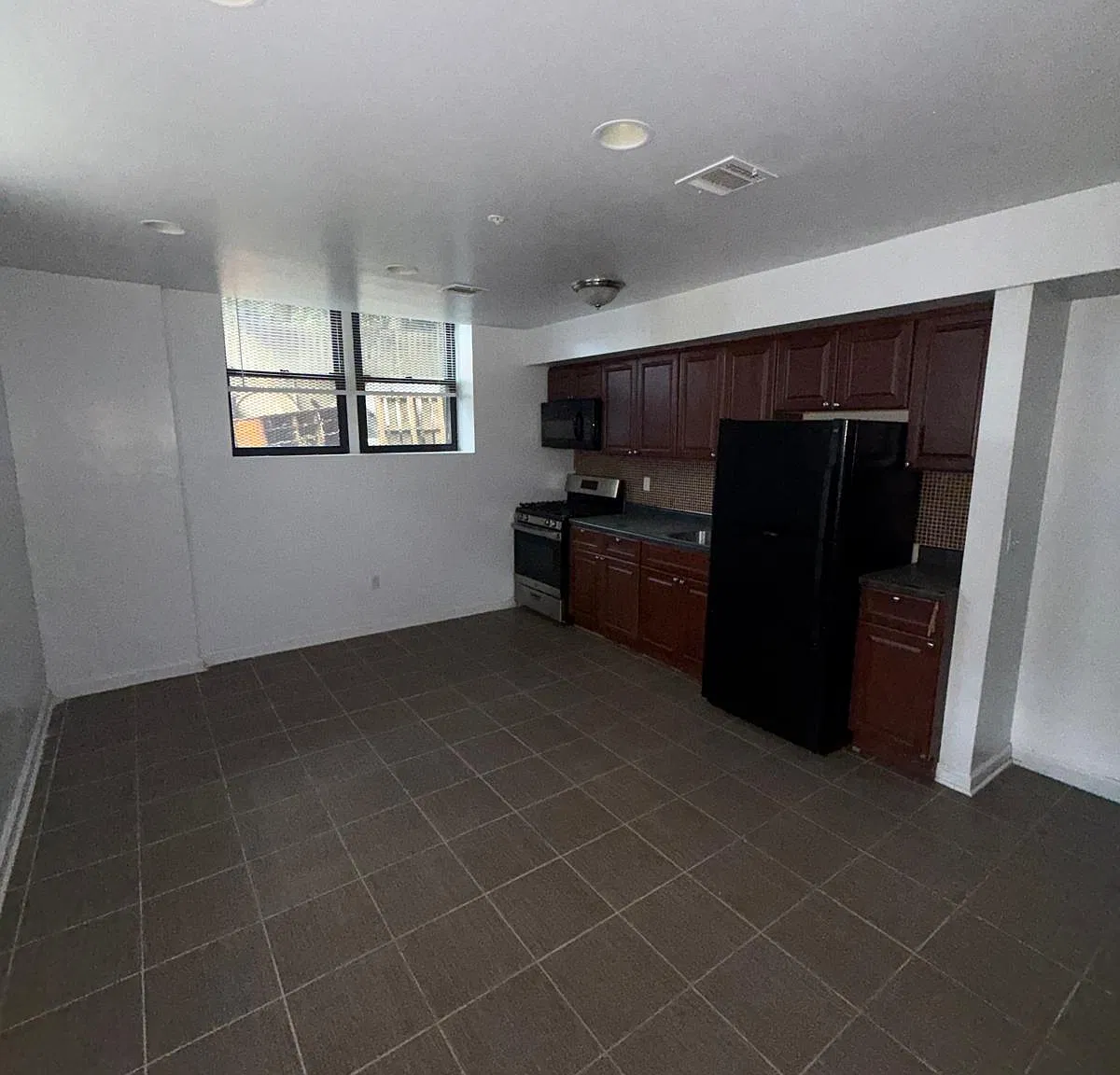 2 bed, 1000 sqft, $1,695 — Photo 2