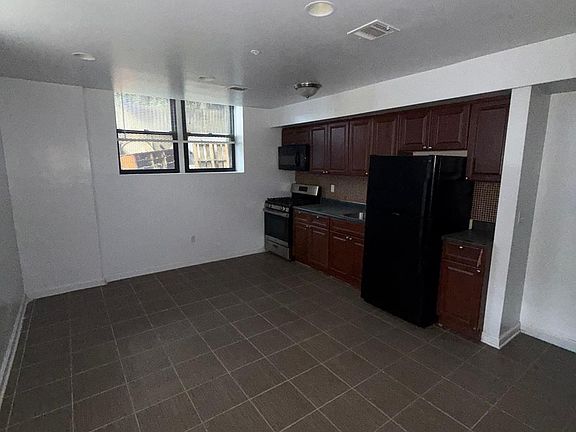2nd image of 6 Longfellow Ave APT B1