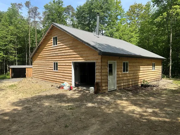 1843 Golf Course Rd, Cranberry, PA 16319
