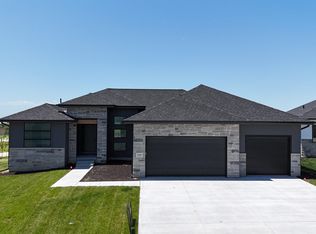 5808 N 198th St, Elkhorn, NE 68022