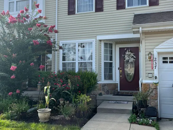 237 Westbrook Dr, Woolwich Township, NJ 08085