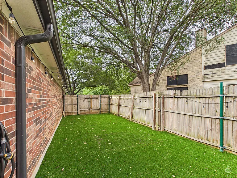 7400 Crepe Myrtle Dr — Photo 27